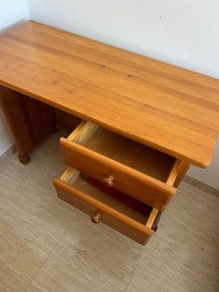 Escritorio de madera maciza