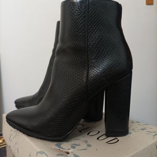 Botas tacón negras efecto piel serpiente