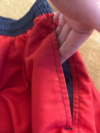 Bañador chico Dustin rojo