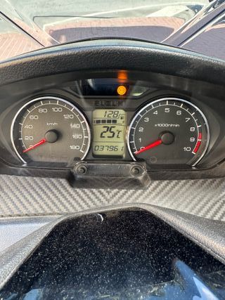 Suzuki Maxi Scooter Negra