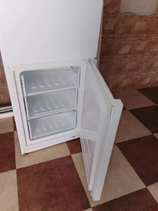 Nevera Indesit blanca