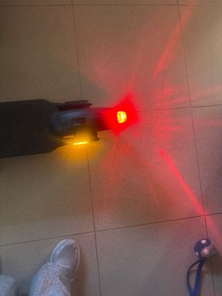 Patín Eléctrico Negro con Detalles Verdes