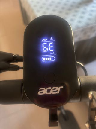 Patín Eléctrico Negro con Detalles Verdes
