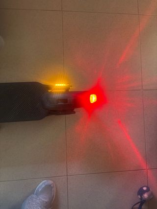 Patín Eléctrico Negro con Detalles Verdes