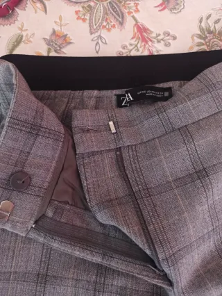 Pantalón recto Zara cuadros gris