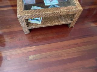 Sofá de 2 plazas tela y mimbre practicamente nuevo