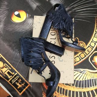 Sandalias tacón azul marino con flecos