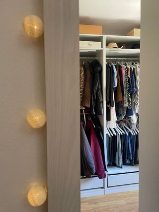 Espejo de cuerpo entero con marco de madera