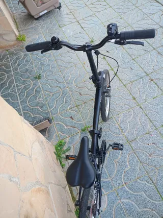 Bicicleta BTWiN plegable negra. Precio Negociable