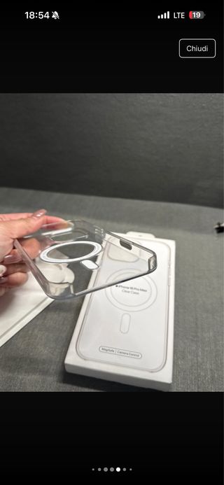 Cover iPhone 16 Pro Max trasparente MagSafe