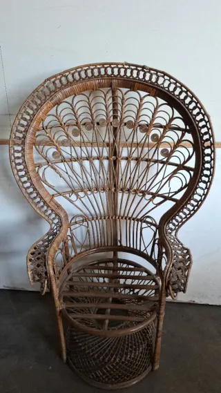 Sillón de mimbre estilo abanico