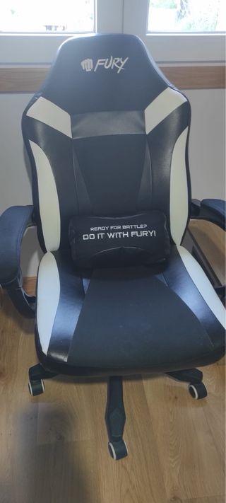 Silla Gaming Fury Negra y Blanca