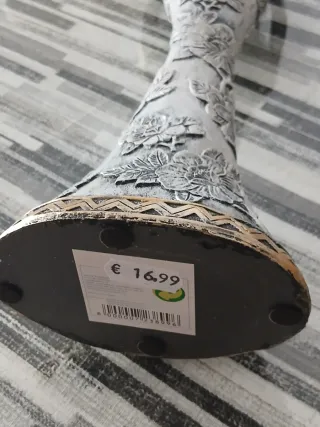 Figura africana mujer con cuenco