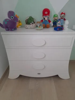 Cómoda bebé Micuna blanca