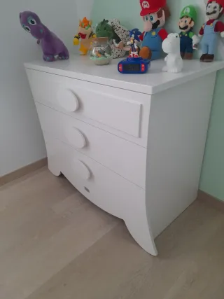 Cómoda bebé Micuna blanca