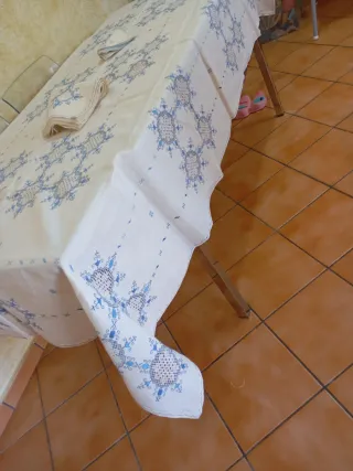 Mantelería bordada a mano Lino Lagartera nueva
