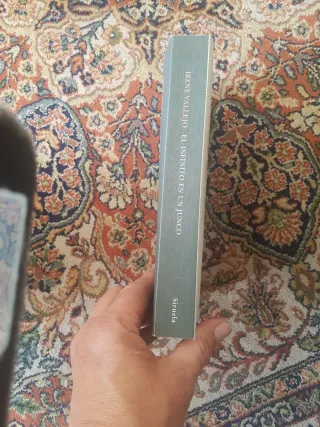 El infinito en un junco: La invención de los li...