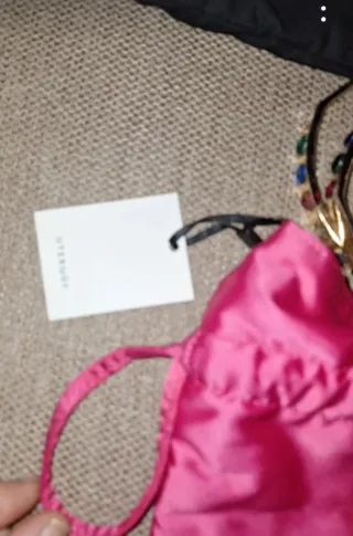 Bolso Uterqüe rosa con detalles multicolor