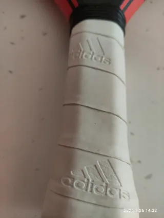 Nueva. Pala pádel Adidas RX200 LIGHT.