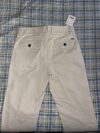 Pantalón chino beige con etiqueta sin estrenar