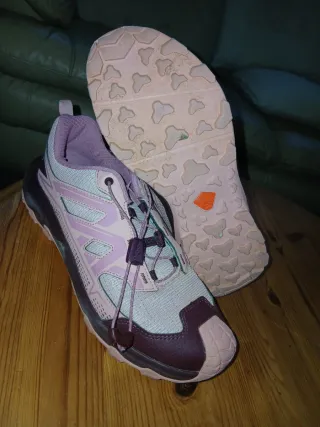 Zapatillas deportivas rosas y moradas
