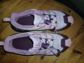 Zapatillas deportivas rosas y moradas