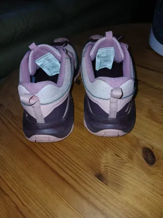 Zapatillas deportivas rosas y moradas