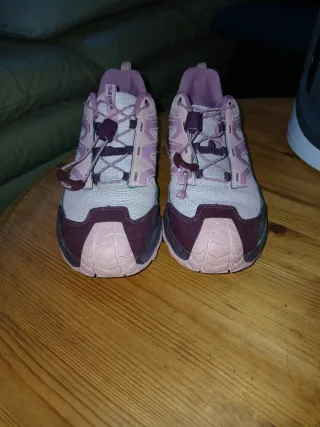 Zapatillas deportivas rosas y moradas