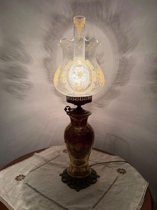 Lampada da tavolo classica in porcellana e vetro