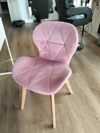 Silla terciopelo rosa diseño geométrico