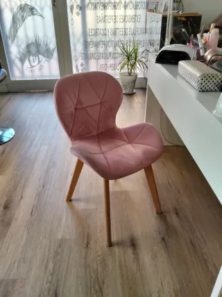 Silla terciopelo rosa diseño geométrico