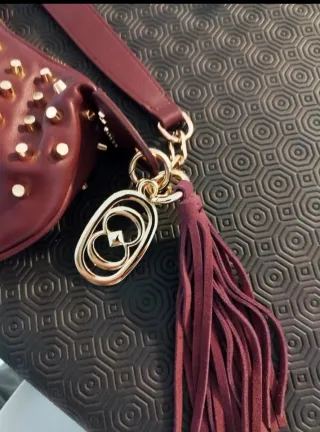 Borsa LA CARRIE Mezzaluna Pelle Borchie Oro