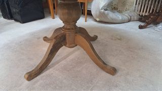 Mesa redonda de roble macizo