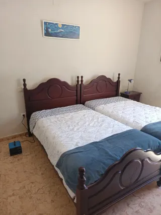 Armario juvenil madera oscuro