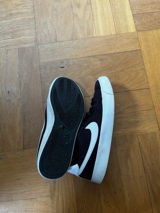 Zapatillas Nike Negras y Blancas