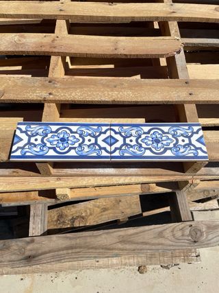 Cenefa cerámica 9x20 cm azul y blanca