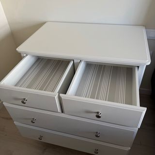 Cómoda blanca IKEA (4 cajones)