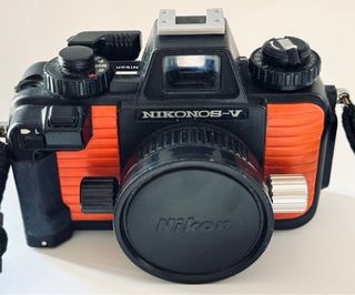 Cámara Nikonos V + Nikonos IV-A adapter