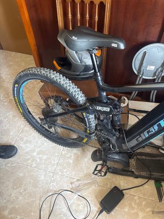 Bicicleta Eléctrica Giant Full-Suspension