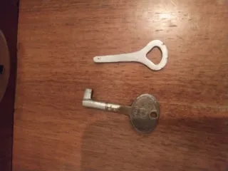 Máquina de coser Alfa con mesa de madera