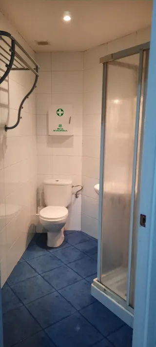 Traspaso peluqueria estética, 3 cabinas 2 baños.