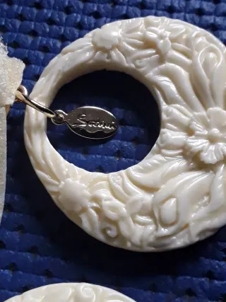 Orecchini Pendenti Sodini Bianchi Cerchio Floreale