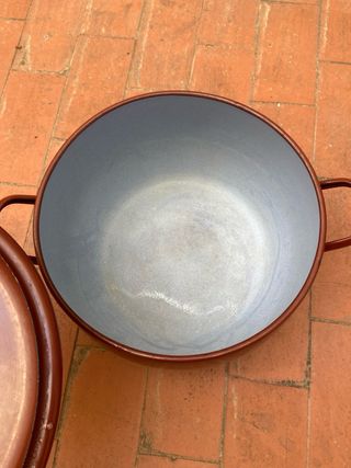 Olla grande antigua marrón