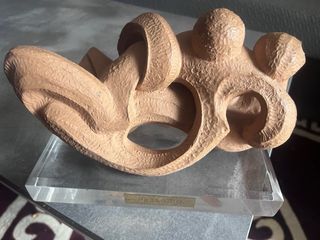 Escultura Preludio sobre base acrílica