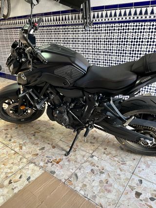 Yamaha MT-07 2022 Negra