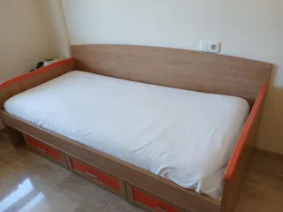 Cama individual con cajones