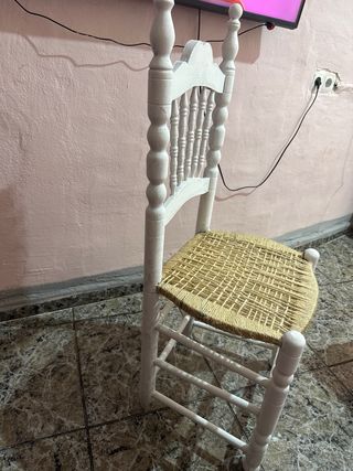 Silla artesanal de madera y yute