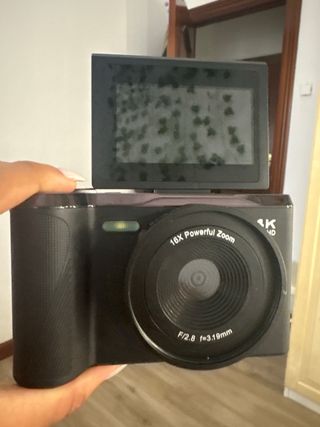 Cámara Digital Ultra 4K Negra y Plateada