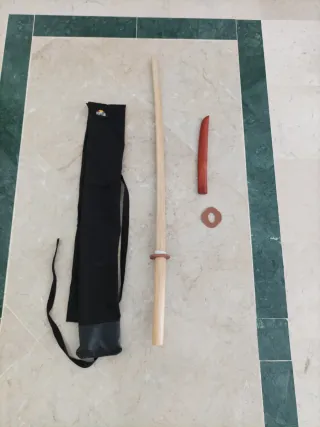 Boken de madera con funda y accesorios