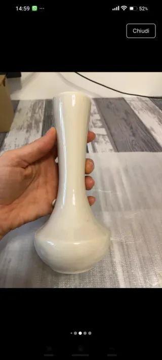 Vaso in porcellana con decori floreali